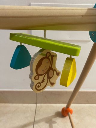 Gimnasio de actividades de madera para bebés