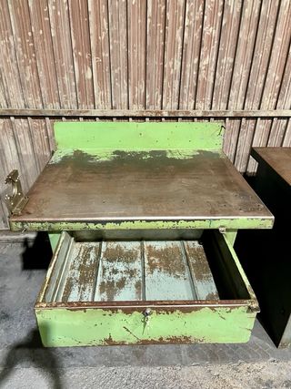 Banco de trabajo industrial metálico