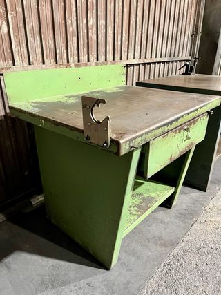 Banco de trabajo industrial metálico