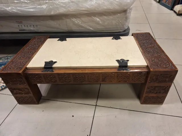 Mesa de centro madera y piedra tallada