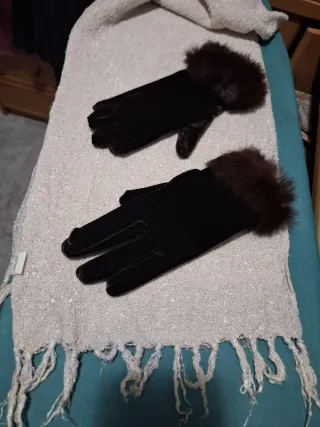 Guantes de terciopelo con puño de pelo y foulard