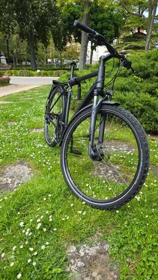 Bicicleta Cube Nature Trekking Negra. Talla L.