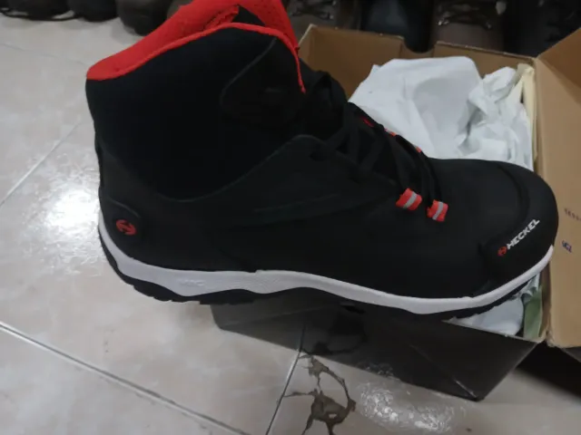 Botas Heckel Negras y Rojas