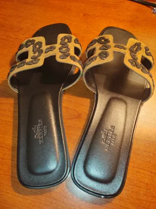 Sandali Hermes Beige e Nero con Stampa Animalier