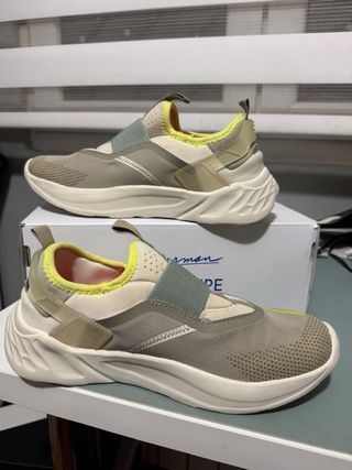 Playeras Zara niño beige/gris