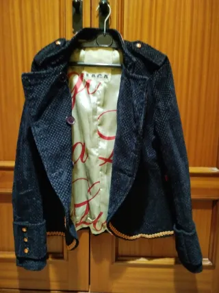 Chaqueta negra con forro interior