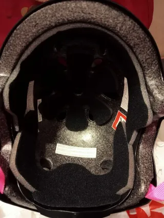 Casco y protecciones patinaje infantil