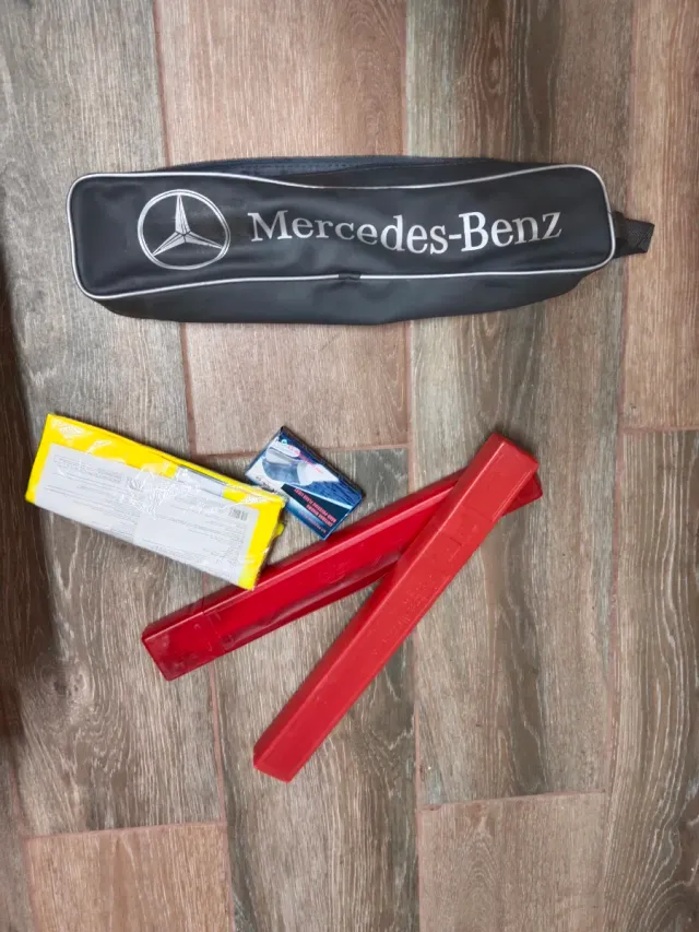 Kit Triángulos Mercedes-Benz Original