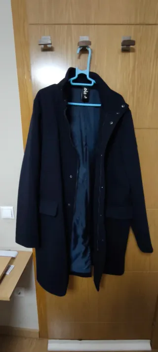 Abrigo de hombre azul marino