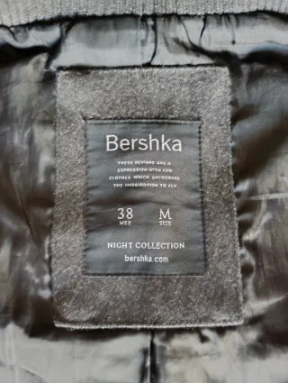 Abrigo Bershka talla M