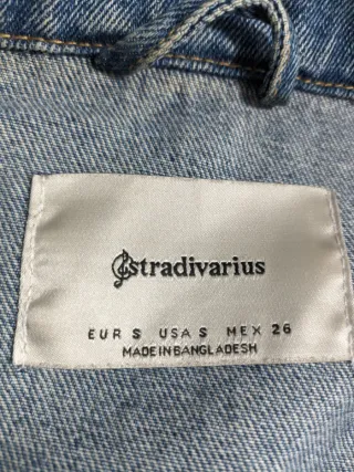 Cazadora vaquera con diseño de calavera