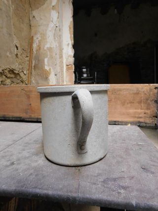 Jarro antiguo de aluminio para medio litro