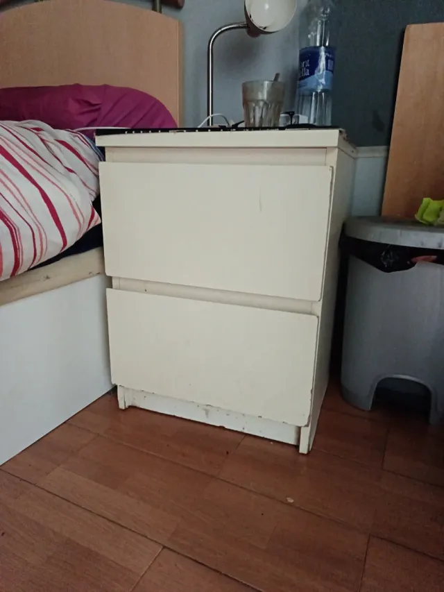 Mesita de noche IKEA blanca 2 MESITAS 10e e
