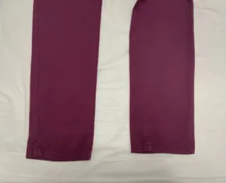 Pantalón Massimo Dutti Morado.