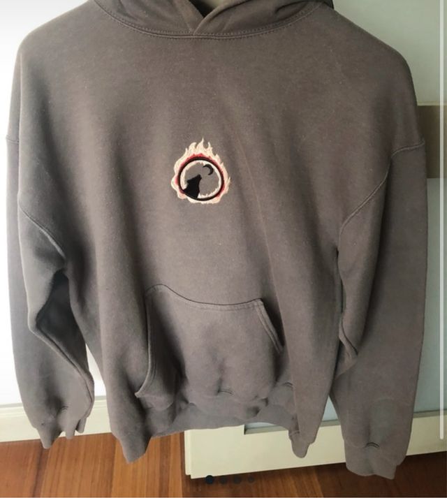 Sudadera Wolfthings con logo de lobo