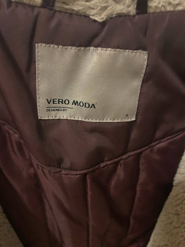 Abrigo Vero Moda Burdeos Talla S