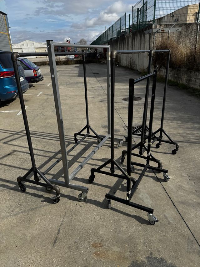 Percheros de ropa con ruedas