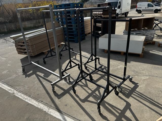 Percheros de ropa con ruedas