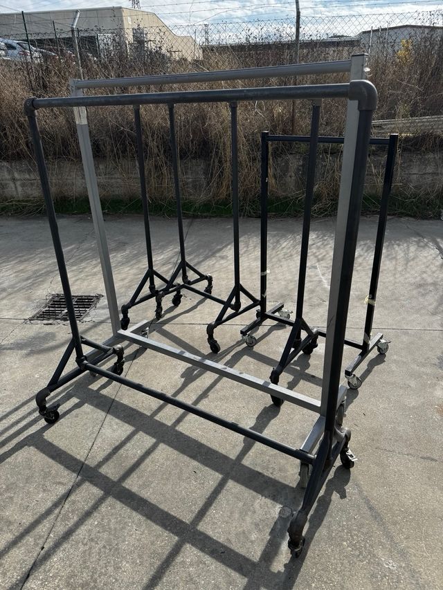 Percheros de ropa con ruedas