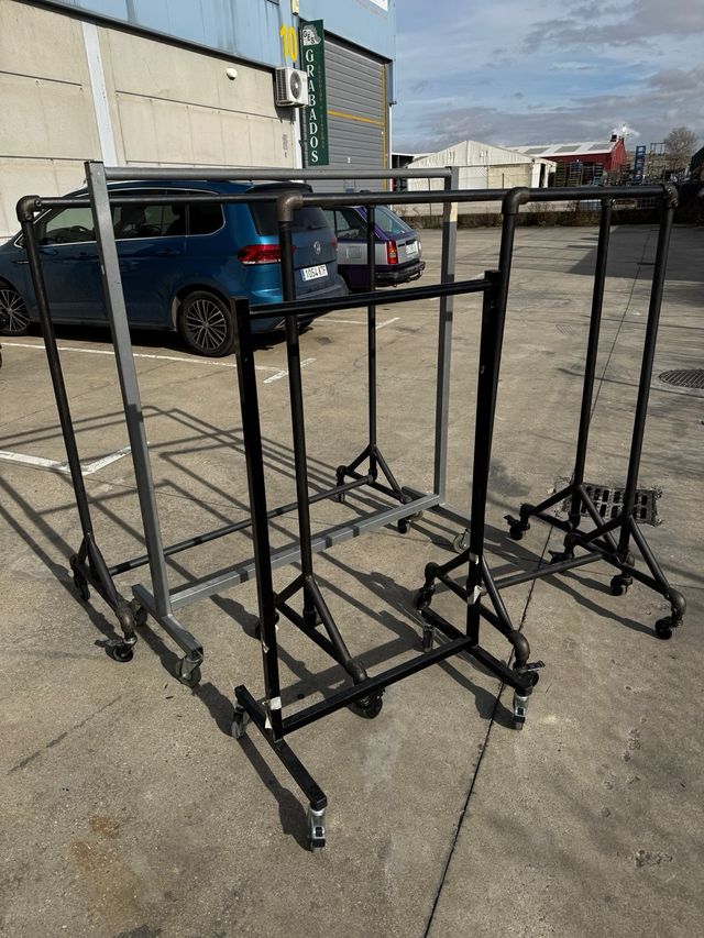 Percheros de ropa con ruedas