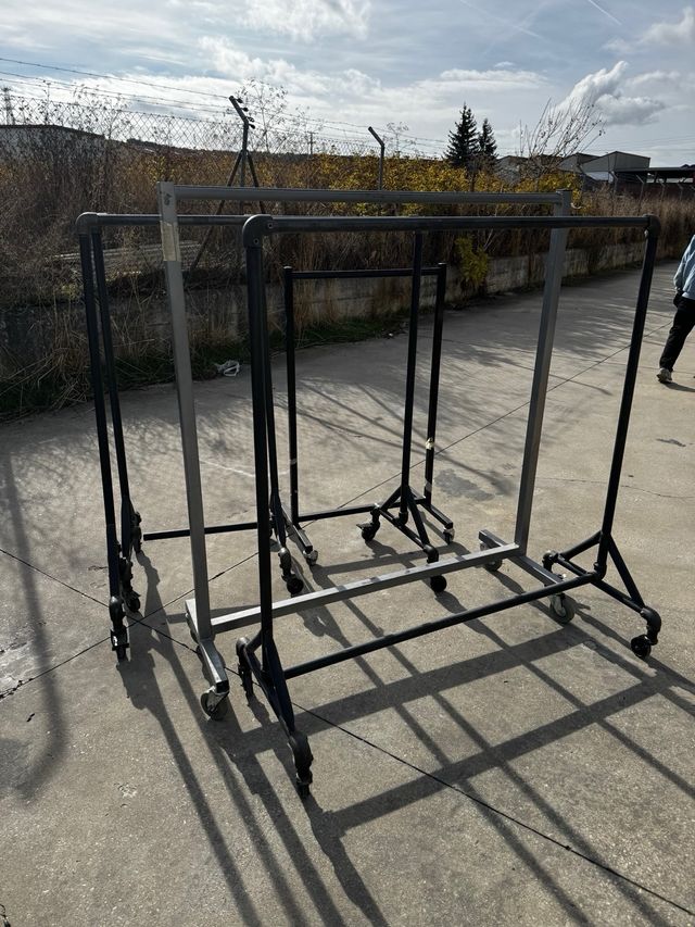 Percheros de ropa con ruedas