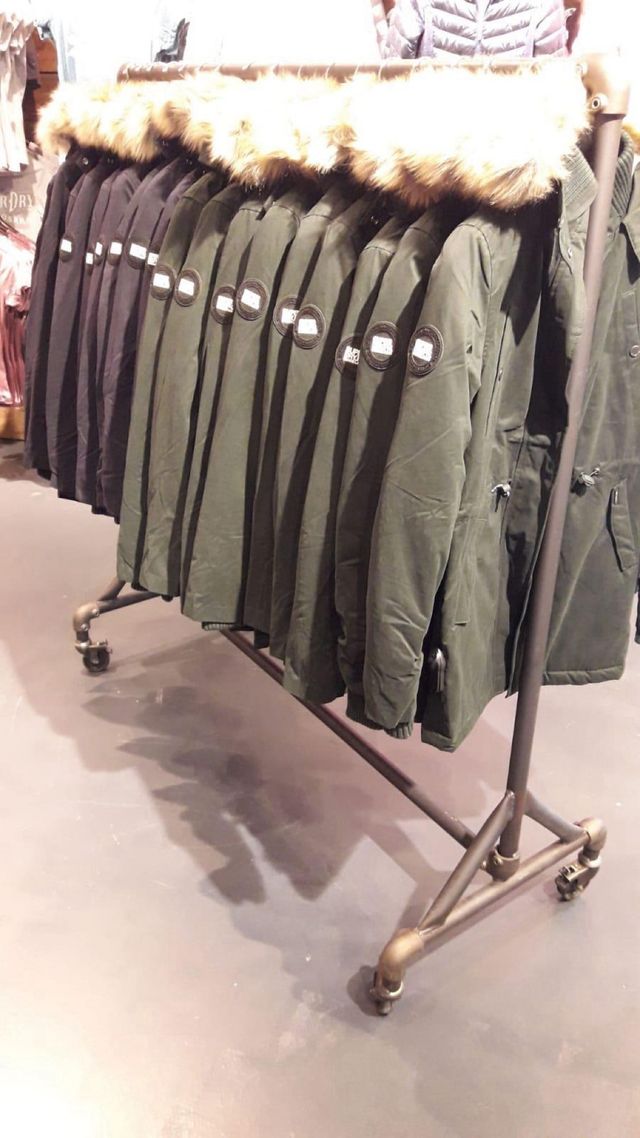 Percheros de ropa con ruedas