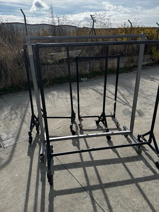 Percheros de ropa con ruedas