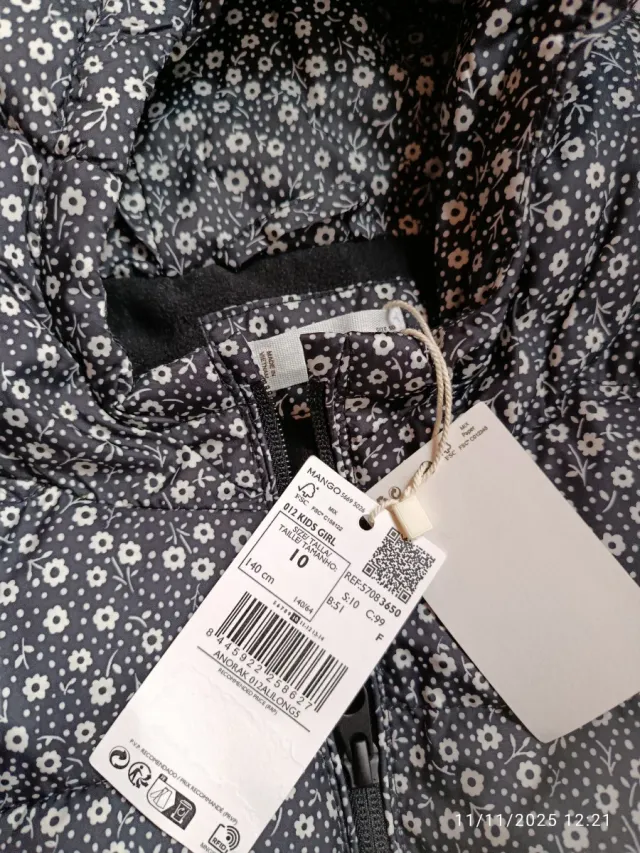 Chaqueta floral acolchada con capucha