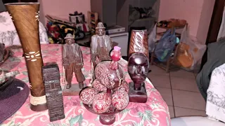 Statuette in legno artigianali