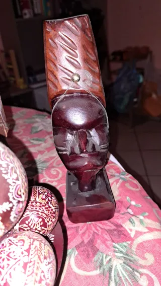 Statuette in legno artigianali