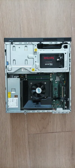 Pc de sobremesa marca Lenovo modelo thinkcentre
