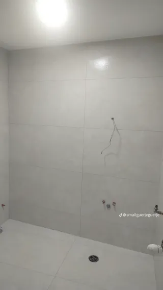 Plato de ducha y nicho pared