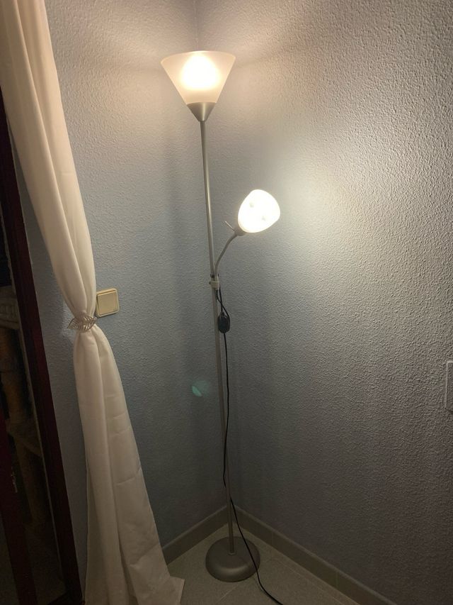 Lámpara de pie gris Titán