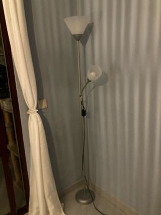 Lámpara de pie gris Titán