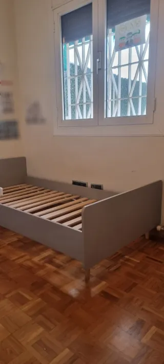 Cama infantil con somier