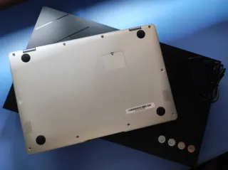 Portátil Positivo Blanco y Negro