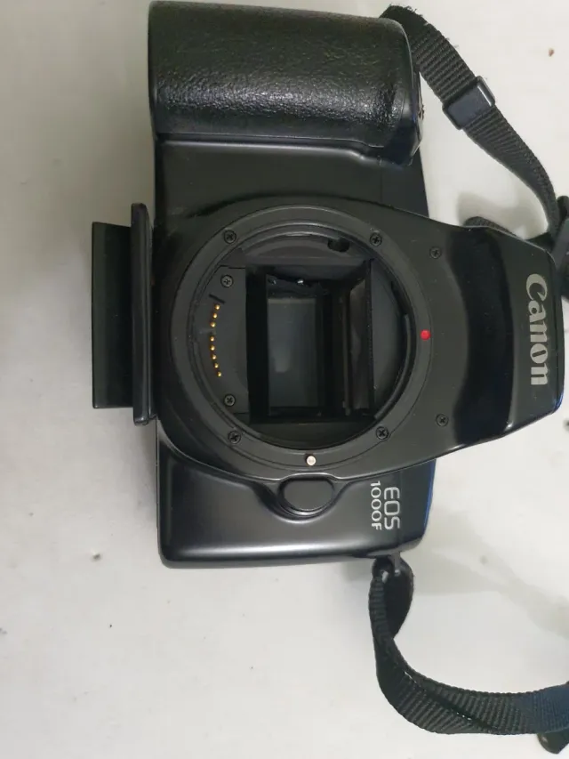 Cámara Canon EOS 1000F Negra