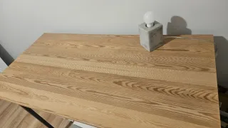 Mesa de madera y hierro