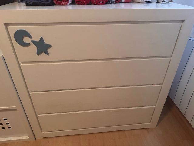 Cómoda blanca de 4 cajones