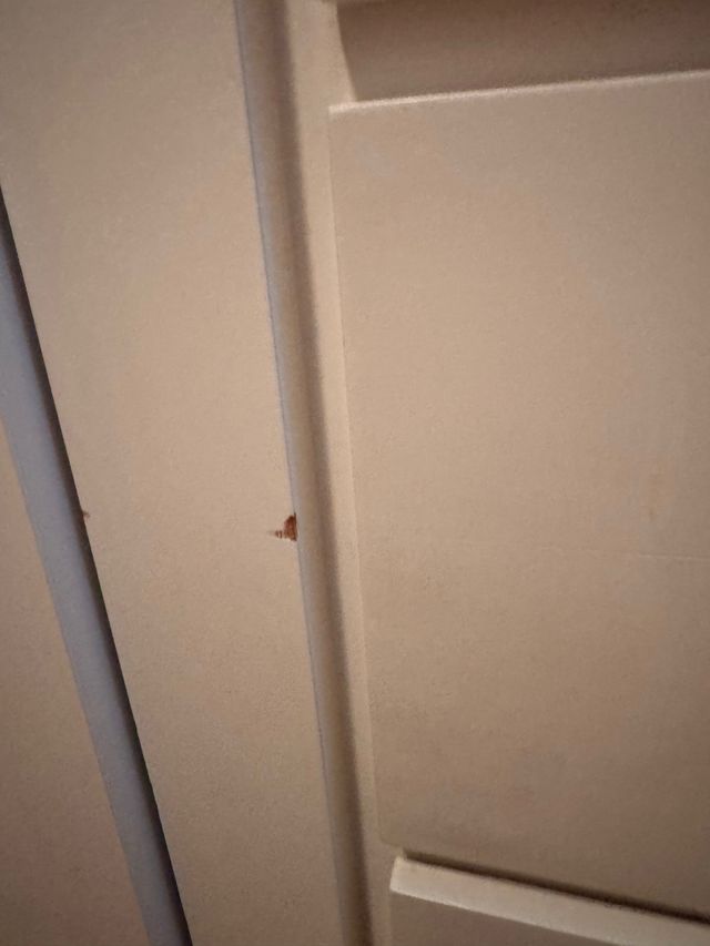 Cómoda blanca de 4 cajones