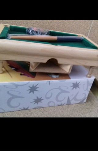 Mini billar de mesa de madera.