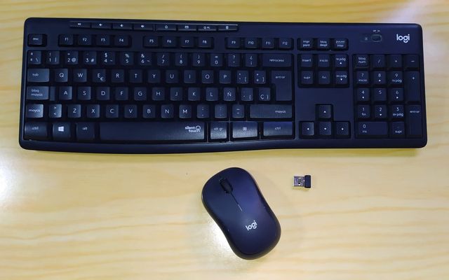 Teclado y Ratón Inalámbricos Logi Negros