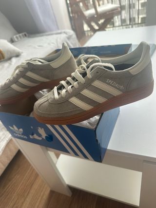 Adidas Spezial silver peble