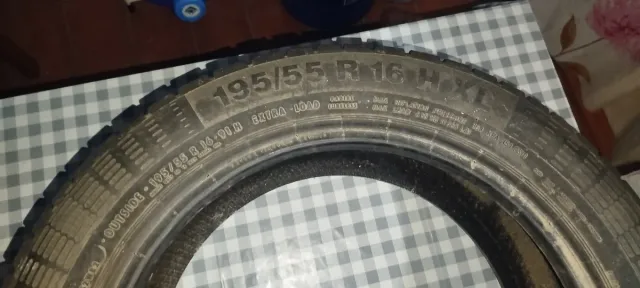Neumático 195/55 R 16 H XL Continental.