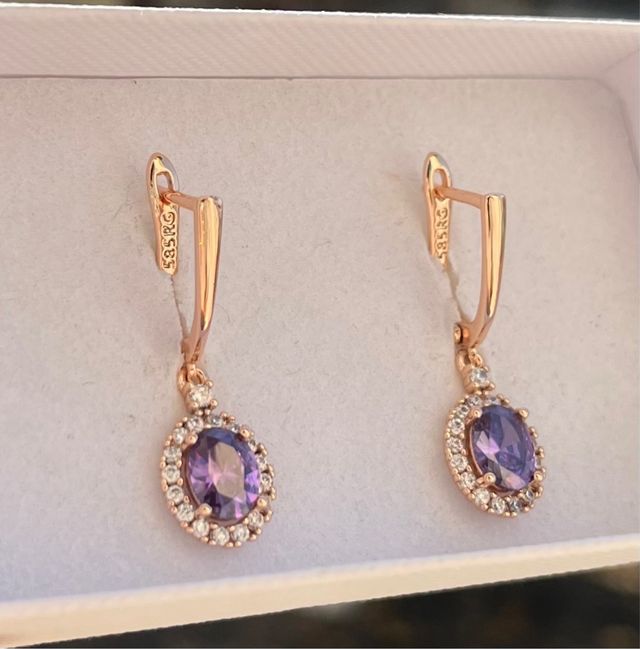 Orecchini laminati oro 14 kt con pietre lilla