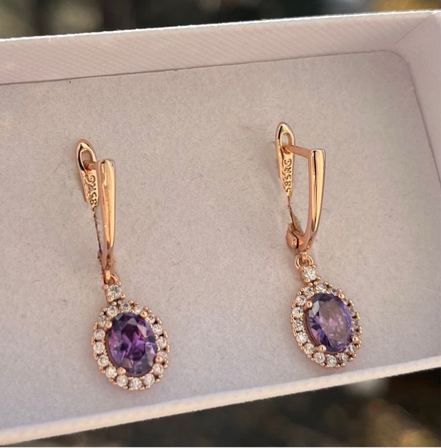 Orecchini laminati oro 14 kt con pietre lilla