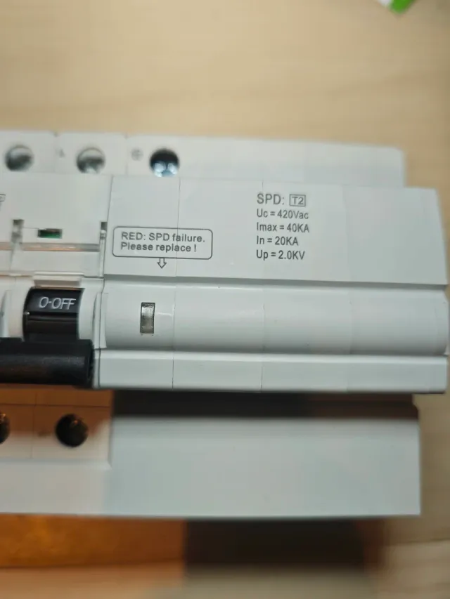 IGA10PT4P32EN Protector Sobretensión Revalco