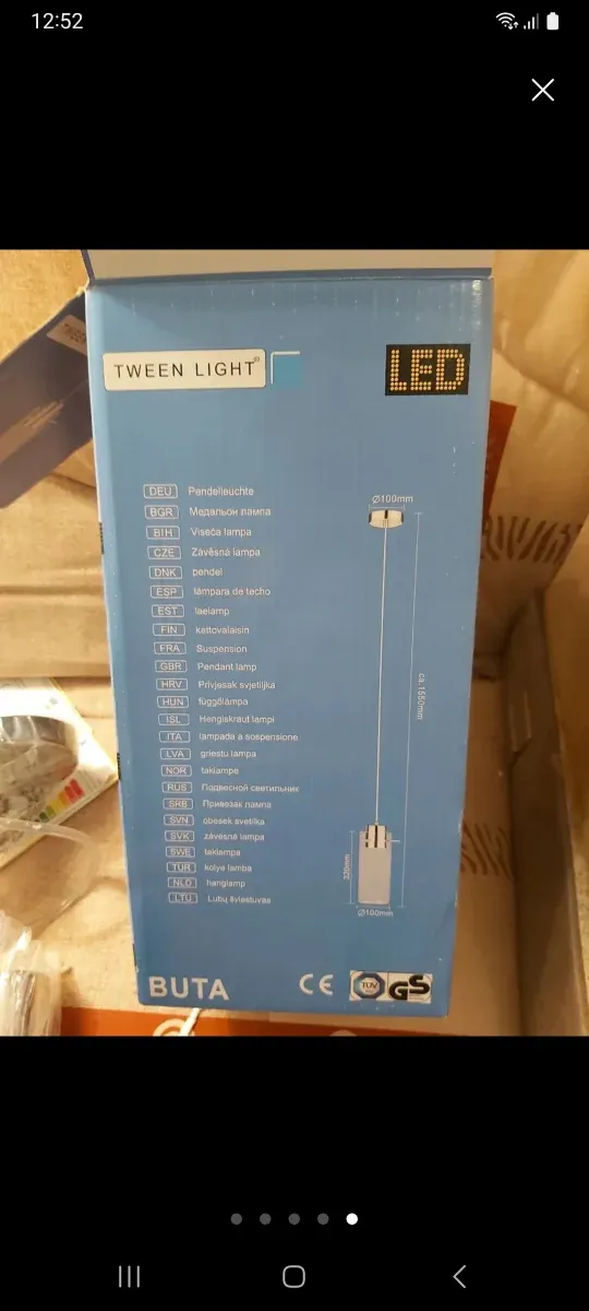 Lámpara LED de techo plateada y blanca