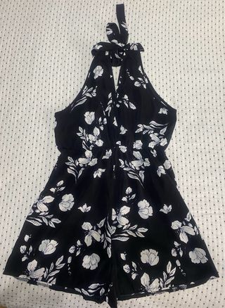 Mono corto floral negro y blanco