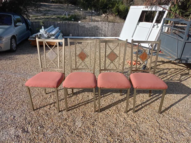 4 Sillas de Comedor Metálicas